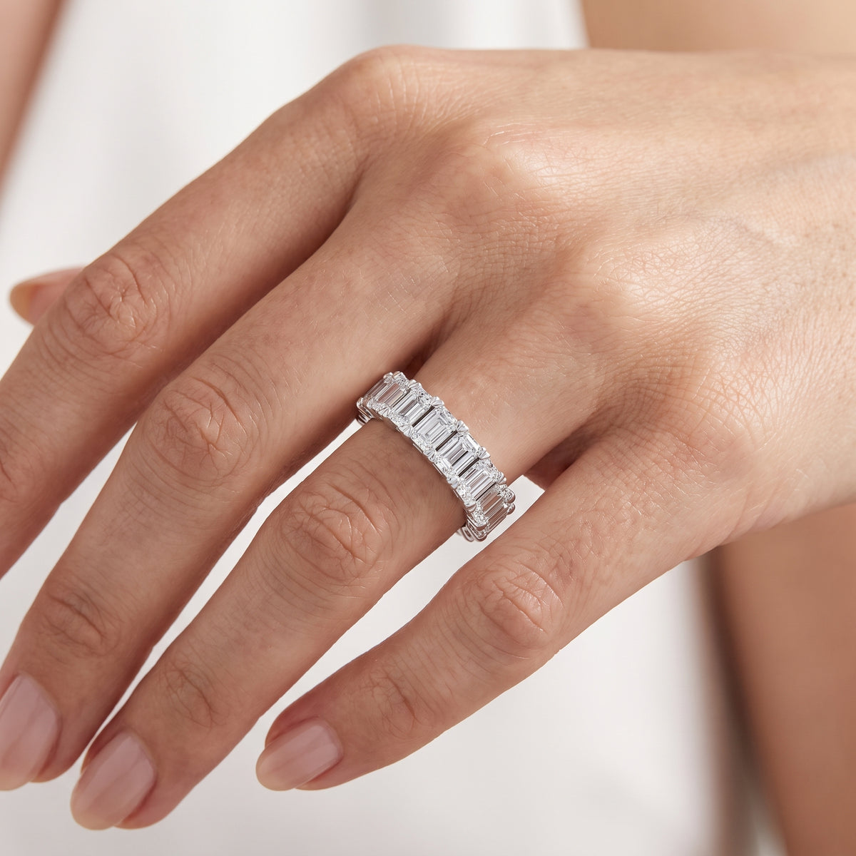 _lifestyle_image@SKU:W3541-LADE0202000DW #metal_silver+origin_lab-grown+quality_g-si