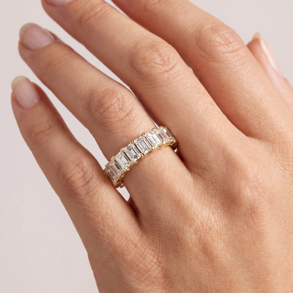 _lifestyle_image@SKU:W3541-LADE03030004Y #metal_10k-yellow-gold+origin_lab-grown+quality_g-si