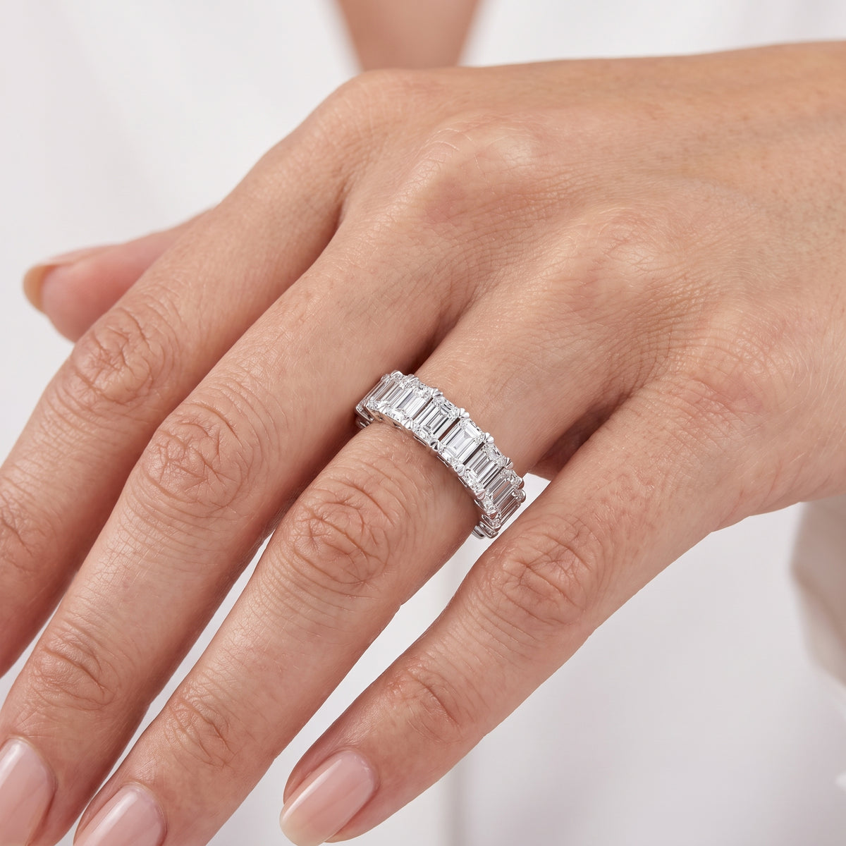 _lifestyle_image@SKU:W3541-LADE0404000DW #metal_silver+origin_lab-grown+quality_g-si