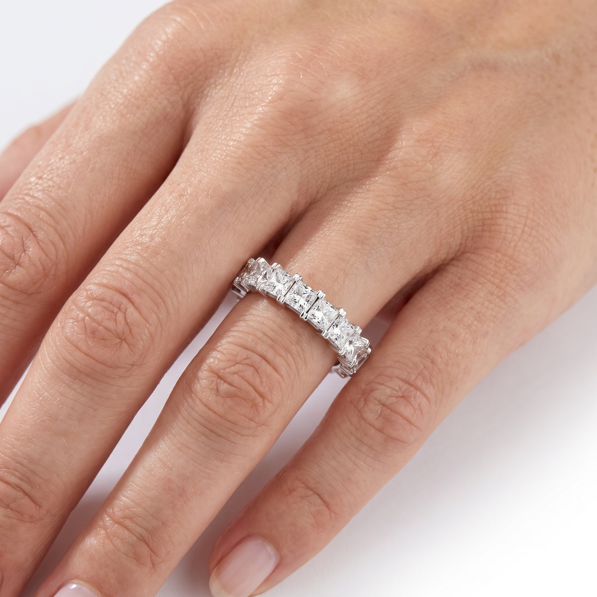 _lifestyle_image@SKU:W3541-LADP0300000DW #metal_silver+origin_lab-grown+quality_g-si