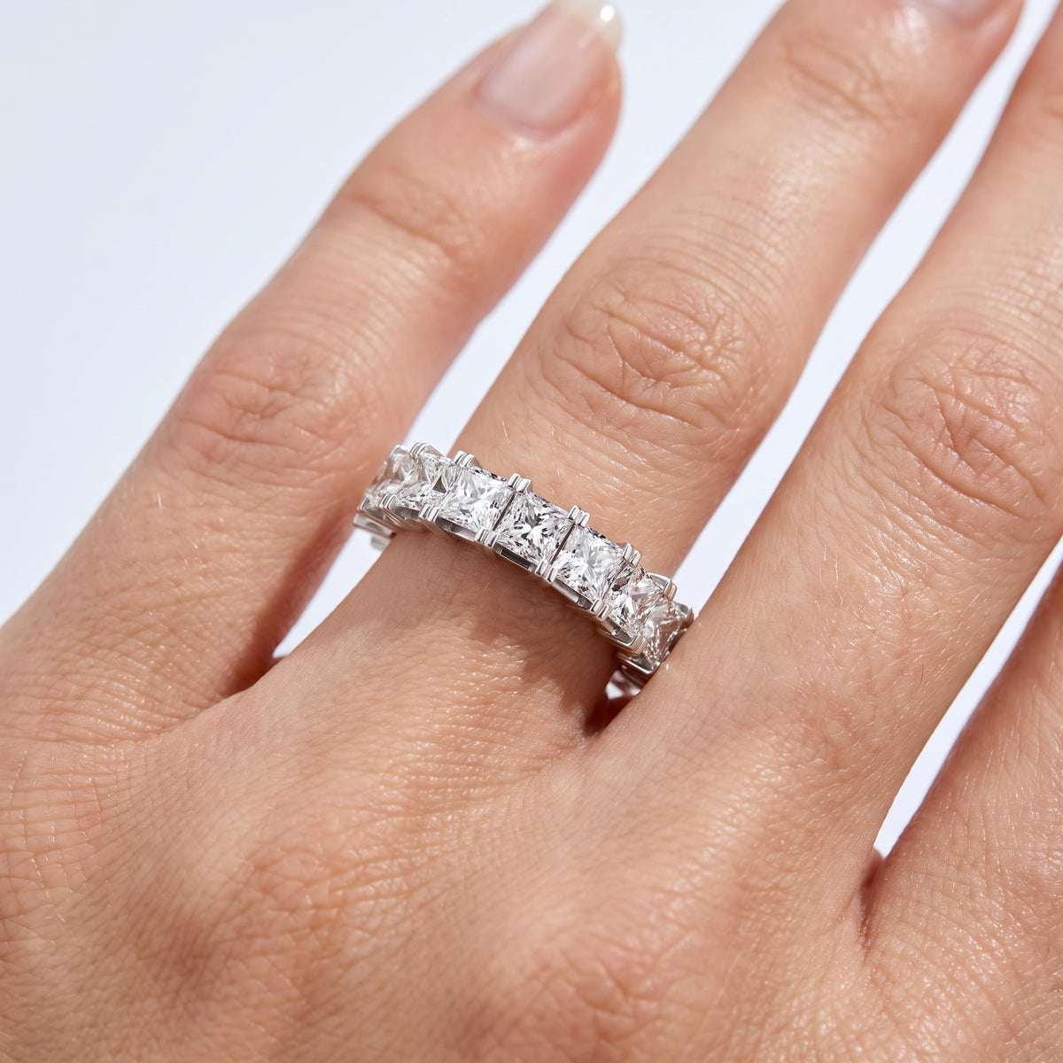 _lifestyle_image@SKU:W3541-LADP04000004W #metal_10k-white-gold+origin_lab-grown+quality_g-si