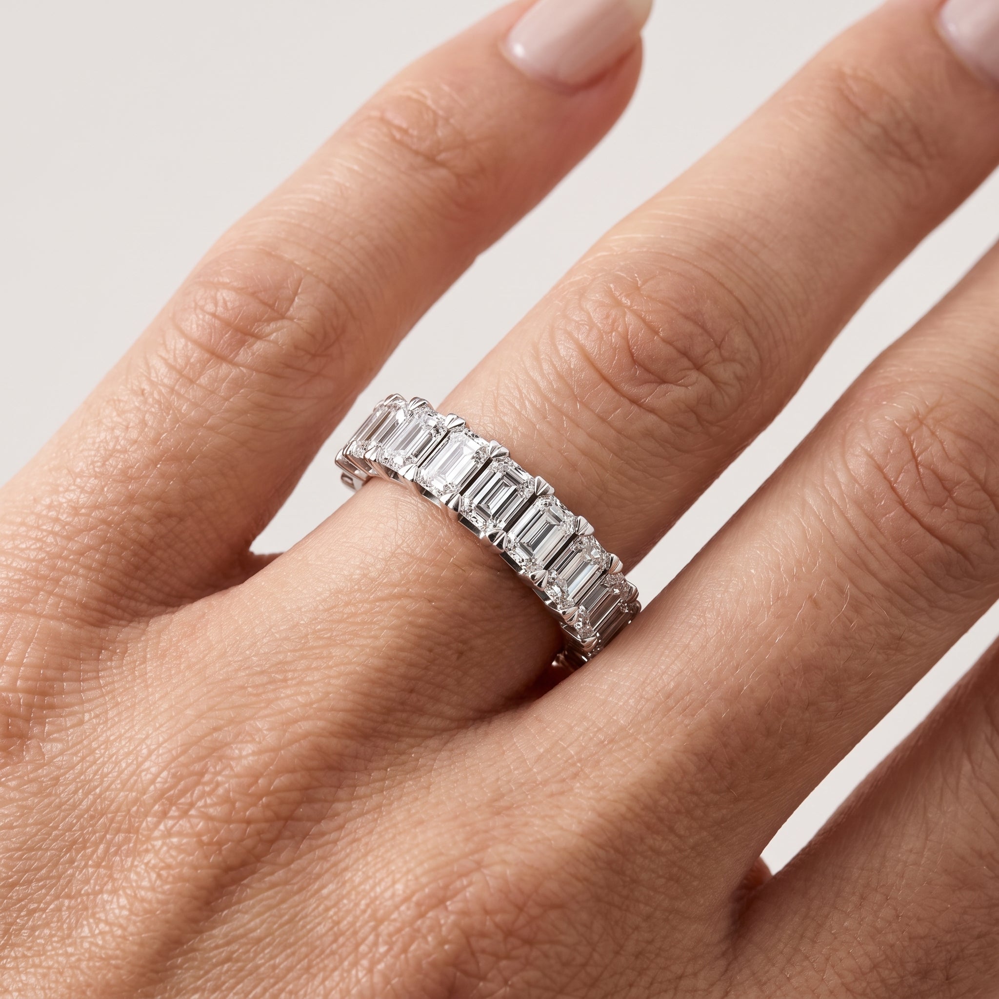 _lifestyle_image@SKU:W3541-NADE02020004W #metal_14k-white-gold+origin_lab-grown+quality_ef-vs2+