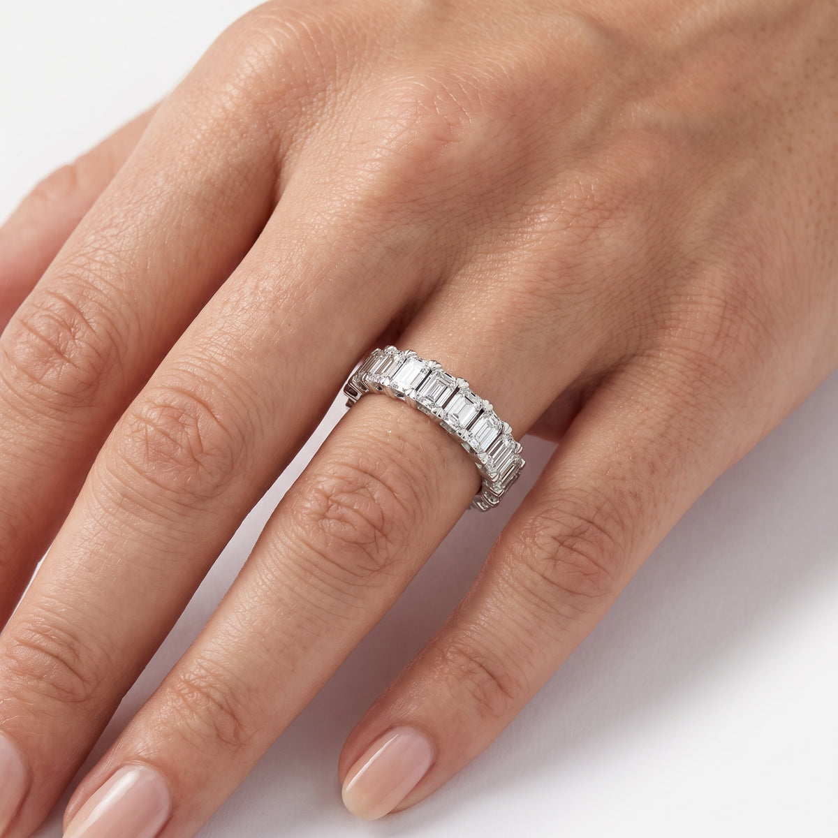 _lifestyle_image@SKU:W3541-NADE04040004W #metal_14k-white-gold+origin_lab-grown+quality_ef-vs2+