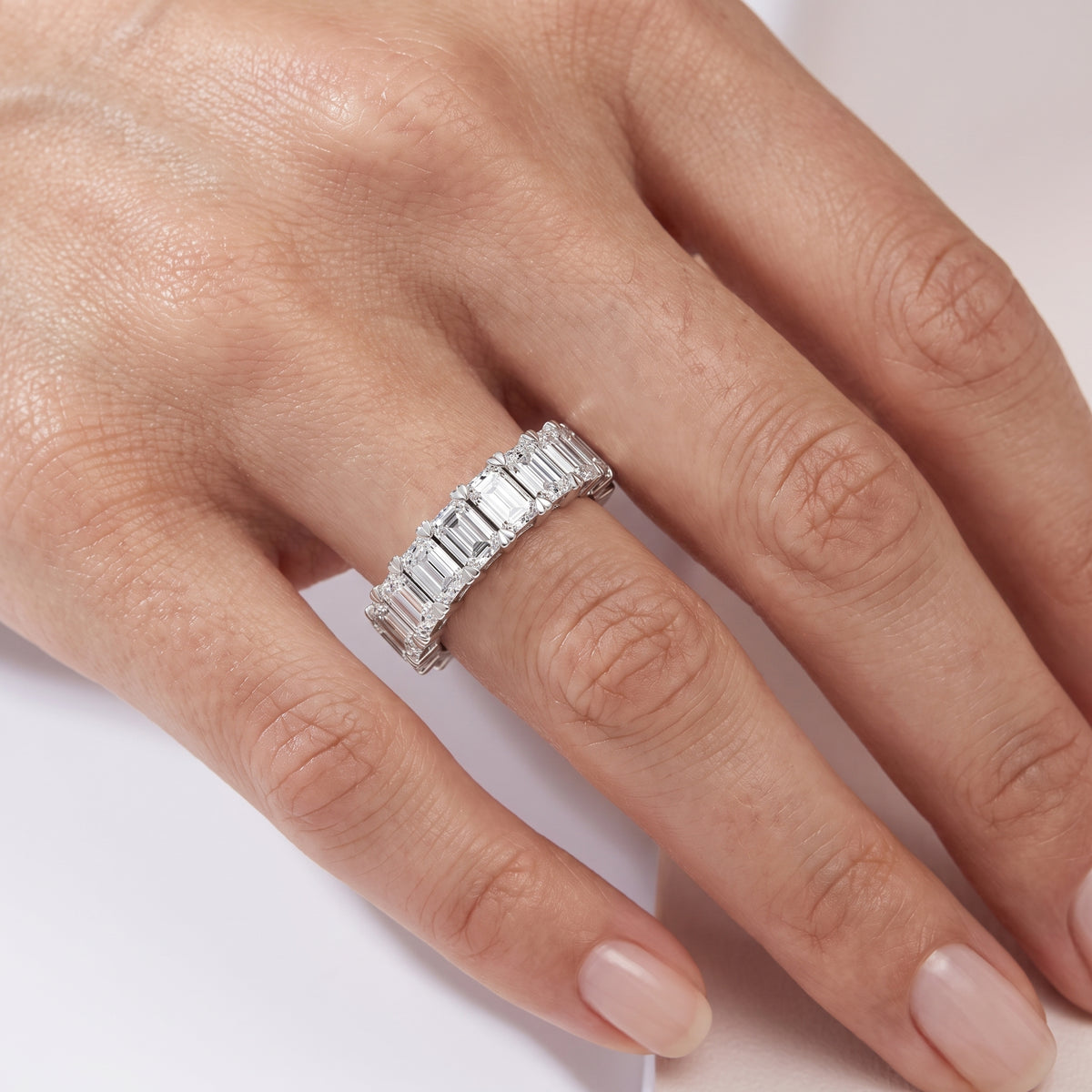 _lifestyle_image@SKU:W3541-NADE0404000PL #metal_platinum+origin_lab-grown+quality_ef-vs2+