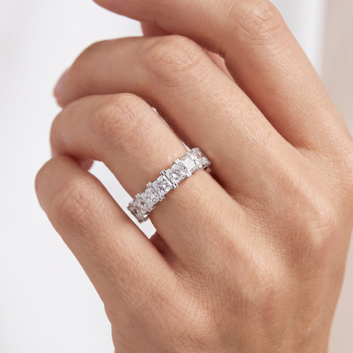 _lifestyle_image@SKU:W3541-NADP03000004W #metal_14k-white-gold+origin_lab-grown+quality_ef-vs2+