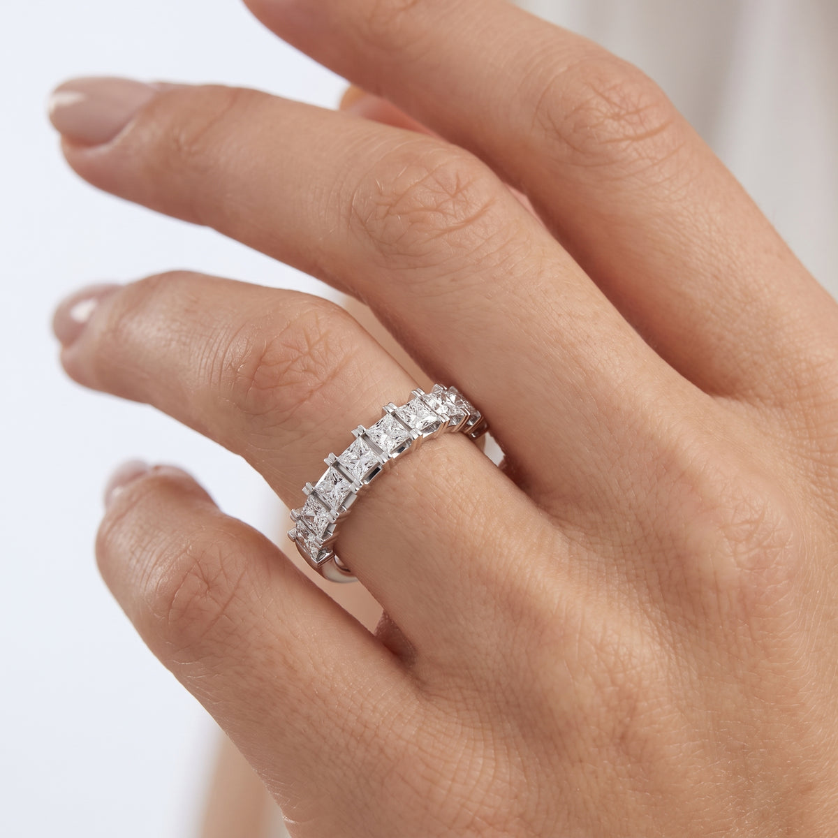 _lifestyle_image@SKU:W3545-LADP0107000DW #metal_silver+origin_lab-grown+quality_g-si