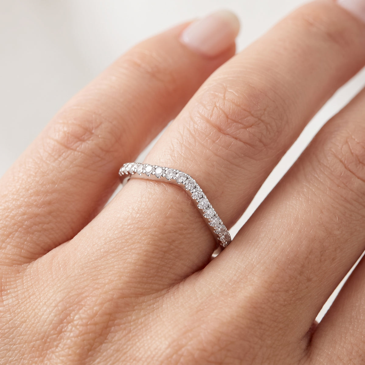_lifestyle_image@SKU:W4118-NADR00200004W #metal_14k-white-gold+origin_lab-grown+quality_ef-vs2+