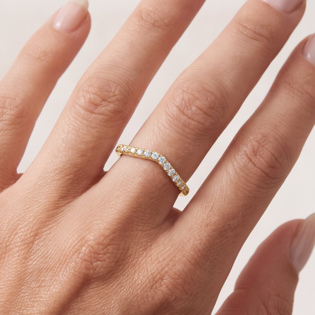_lifestyle_image@SKU:W4118-LADR00200004Y #metal_10k-yellow-gold+origin_lab-grown+quality_g-si