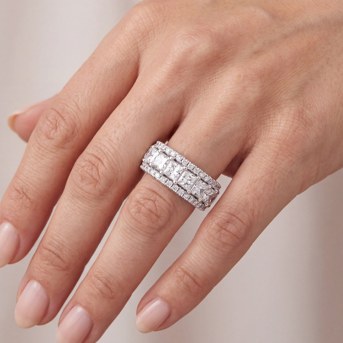 _lifestyle_image@SKU:W4156-NADP01820004W #metal_14k-white-gold+origin_lab-grown+quality_ef-vs2+