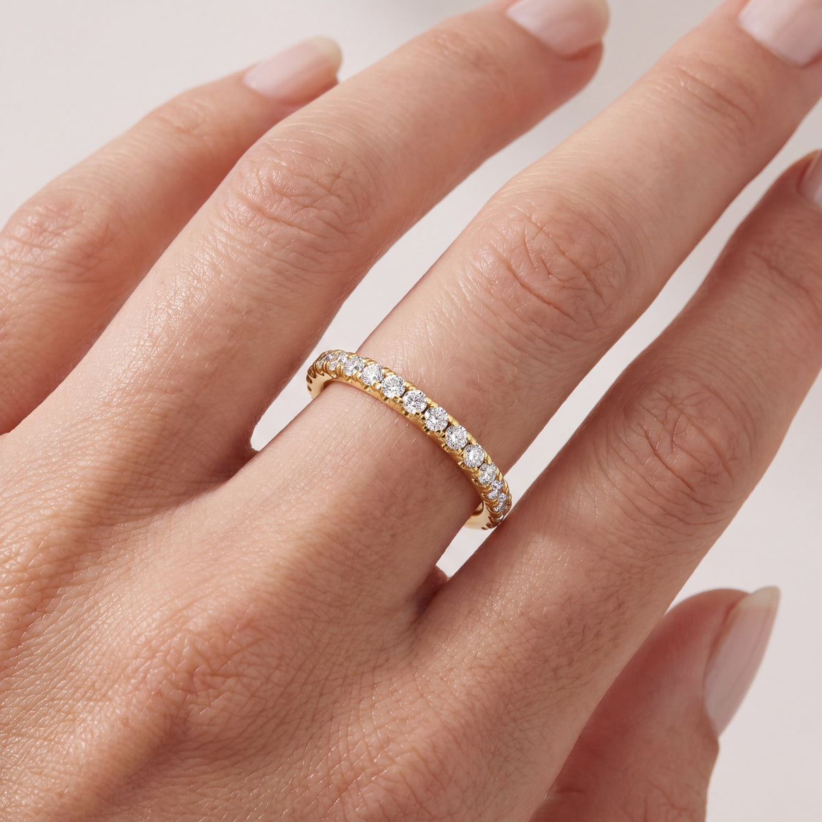 _lifestyle_image@SKU:W4201-LGDR00300004Y #metal_14k-yellow-gold+origin_lab-grown+quality_ef-vs2+