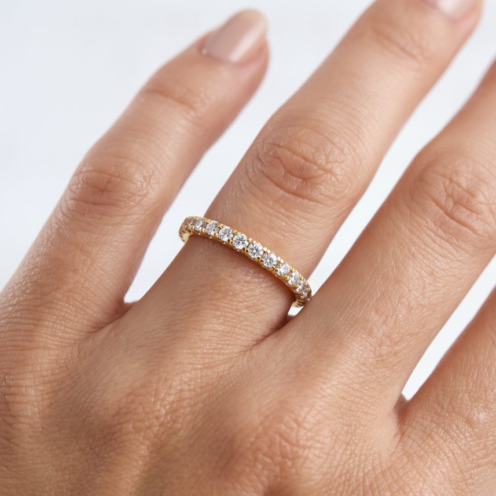 _lifestyle_image@SKU:W4201-LADR00300004Y #metal_10k-yellow-gold+origin_lab-grown+quality_g-si