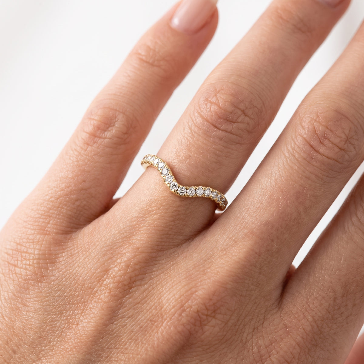 _lifestyle_image@SKU:W4674-LADR00320004Y #metal_10k-yellow-gold+origin_lab-grown+quality_g-si