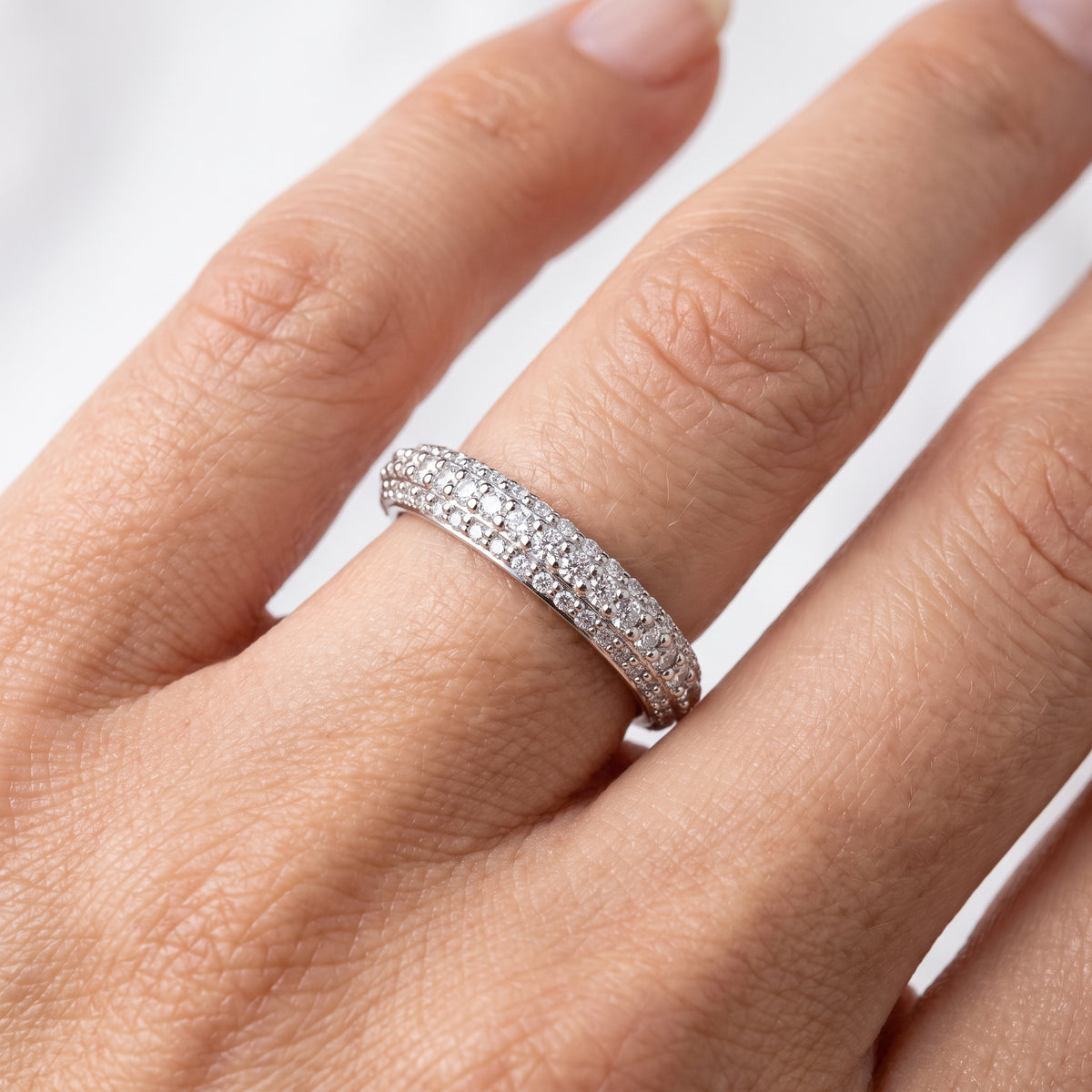 _lifestyle_image@SKU:W4678-NADR0058000PL #metal_platinum+origin_lab-grown+quality_ef-vs2+