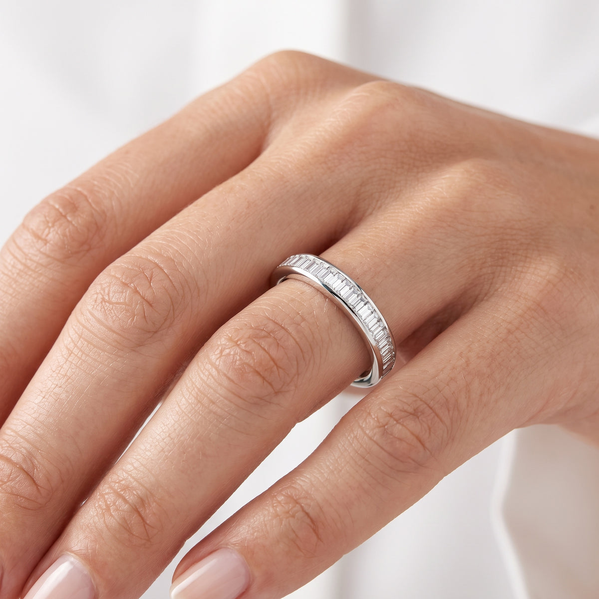 _lifestyle_image@SKU:W5136-NADB0021000PL #metal_platinum+origin_lab-grown+quality_ef-vs2+