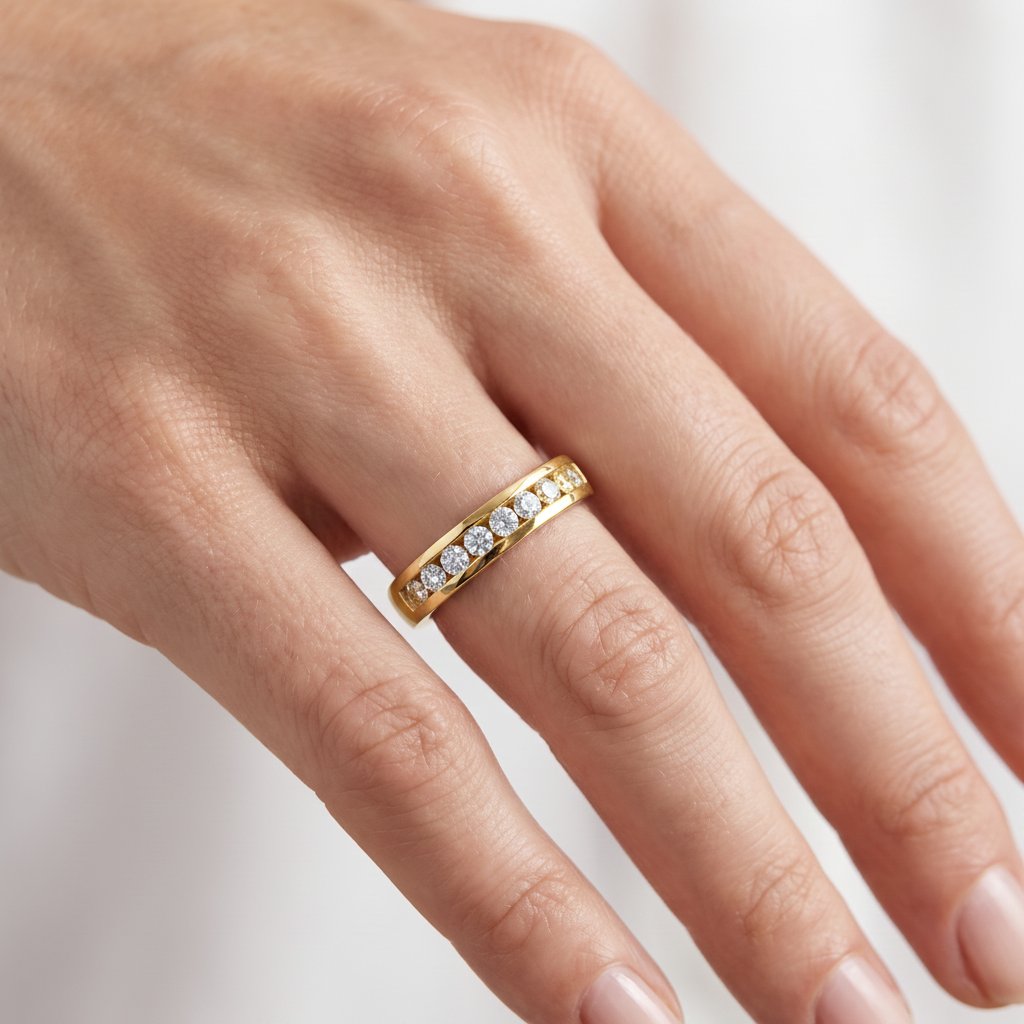 _lifestyle_image@SKU:W5152-LADR00500004Y #metal_10k-yellow-gold+origin_lab-grown