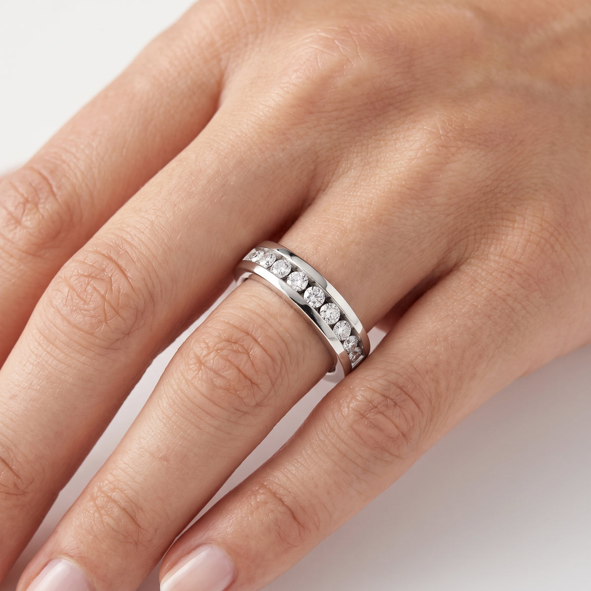 _lifestyle_image@SKU:W5152-NADR00500004W #metal_14k-white-gold+origin_lab-grown+quality_ef-vs2+