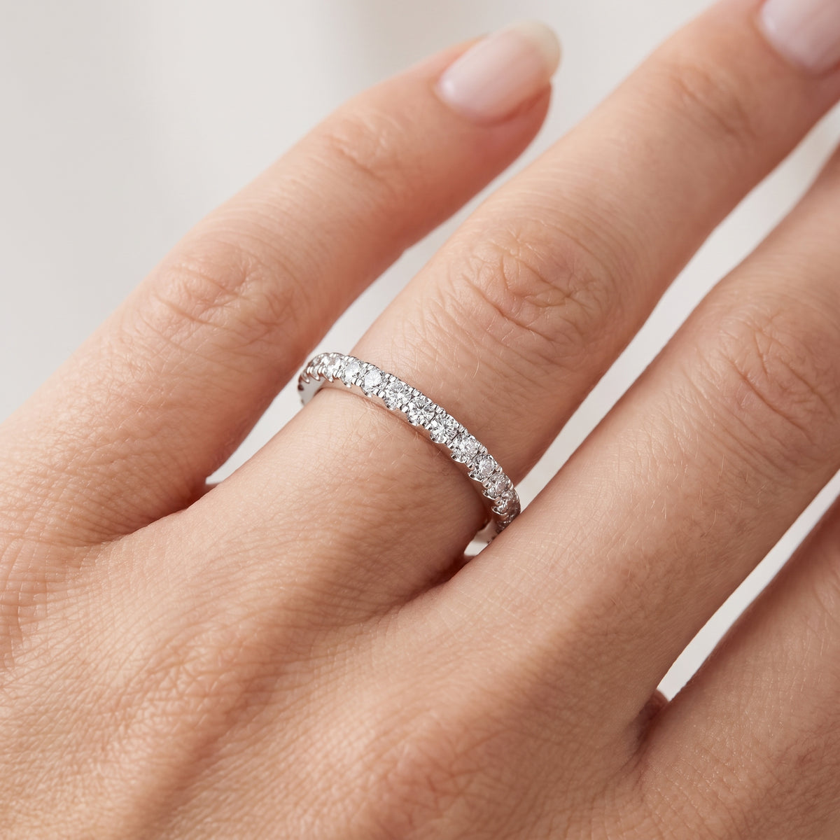 _lifestyle_image@SKU:W5314-NADR00280004W #metal_14k-white-gold+origin_lab-grown+quality_ef-vs2+