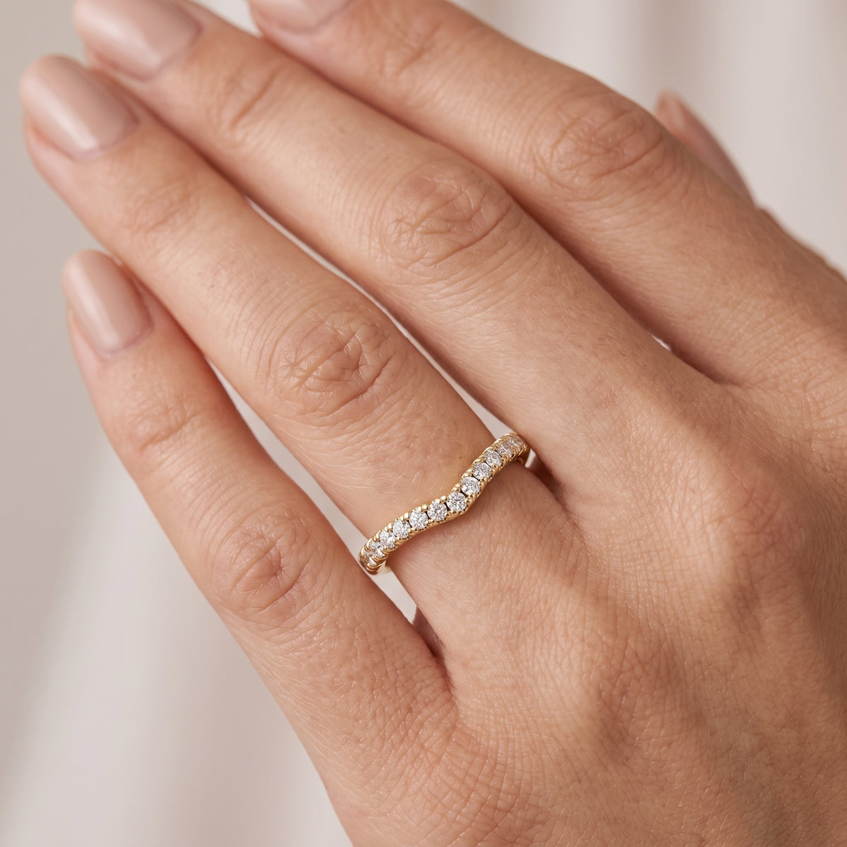 _lifestyle_image@SKU:W5667-LADR00310004Y #metal_10k-yellow-gold+origin_lab-grown+quality_g-si