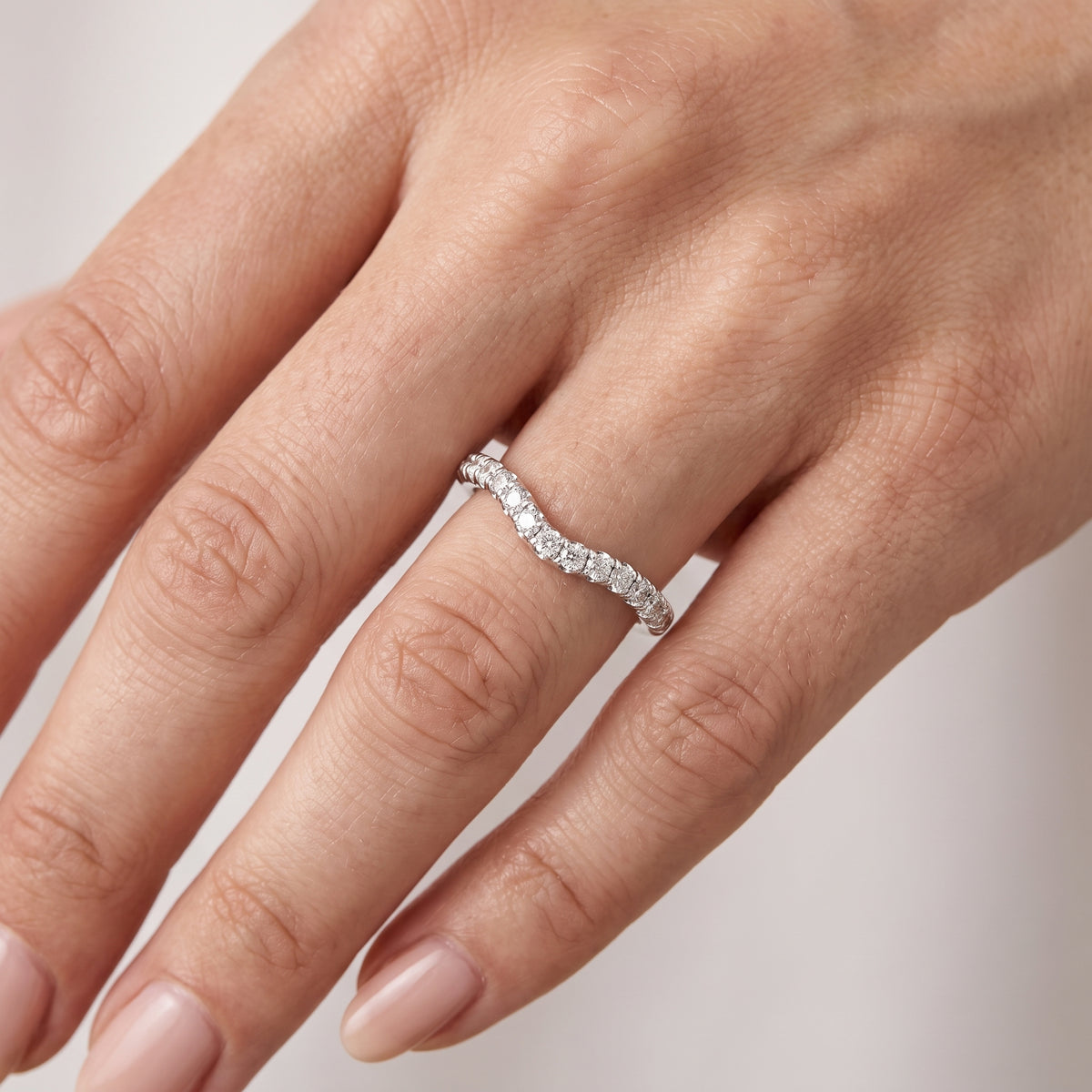 _lifestyle_image@SKU:W6001-NADR00230004W #metal_14k-white-gold+origin_lab-grown+quality_ef-vs2+