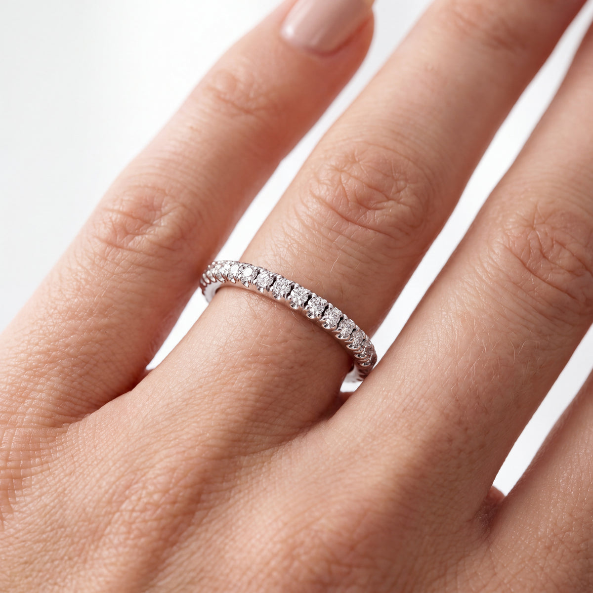 _lifestyle_image@SKU:W6002-NADR0023000PL #metal_platinum+origin_lab-grown+quality_ef-vs2+