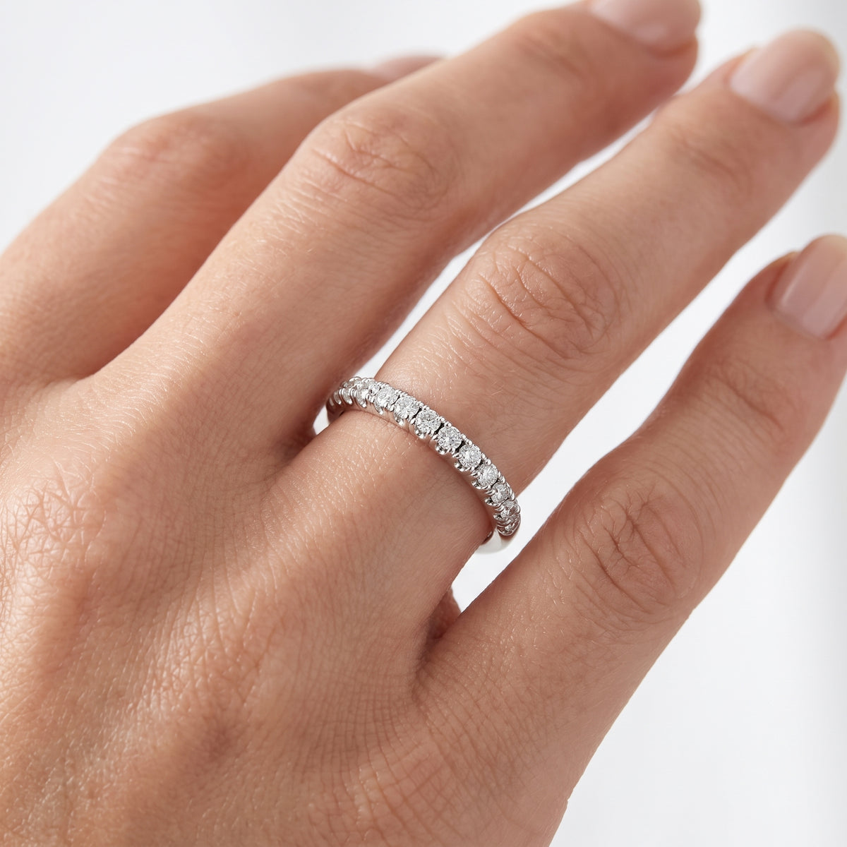 _lifestyle_image@SKU:W6002-NADR00230004W #metal_14k-white-gold+origin_lab-grown+quality_ef-vs2+
