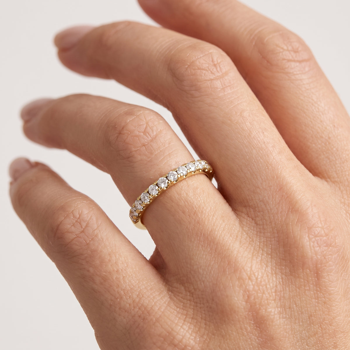 _lifestyle_image@SKU:W6203-LADR00330004Y #metal_10k-yellow-gold+origin_lab-grown+quality_g-si