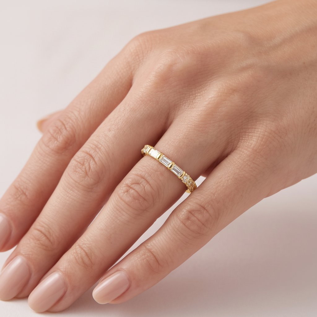 _lifestyle_image@SKU:W6517-NADB00370004Y #metal_14k-yellow-gold+origin_lab-grown+quality_ef-vs2+