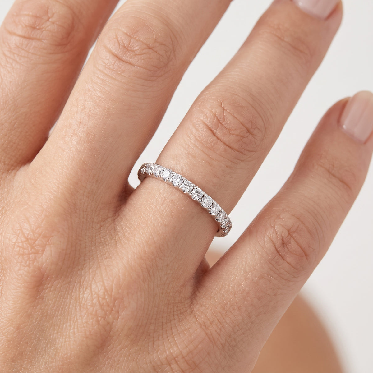 _lifestyle_image@SKU:W7245-NADR0026000PL #metal_platinum+origin_lab-grown+quality_ef-vs2+