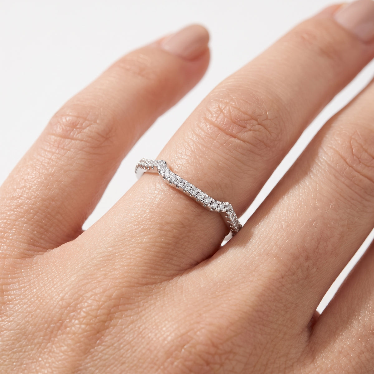 _lifestyle_image@SKU:W7494-NADR00015004W #metal_14k-white-gold+origin_lab-grown+quality_ef-vs2+
