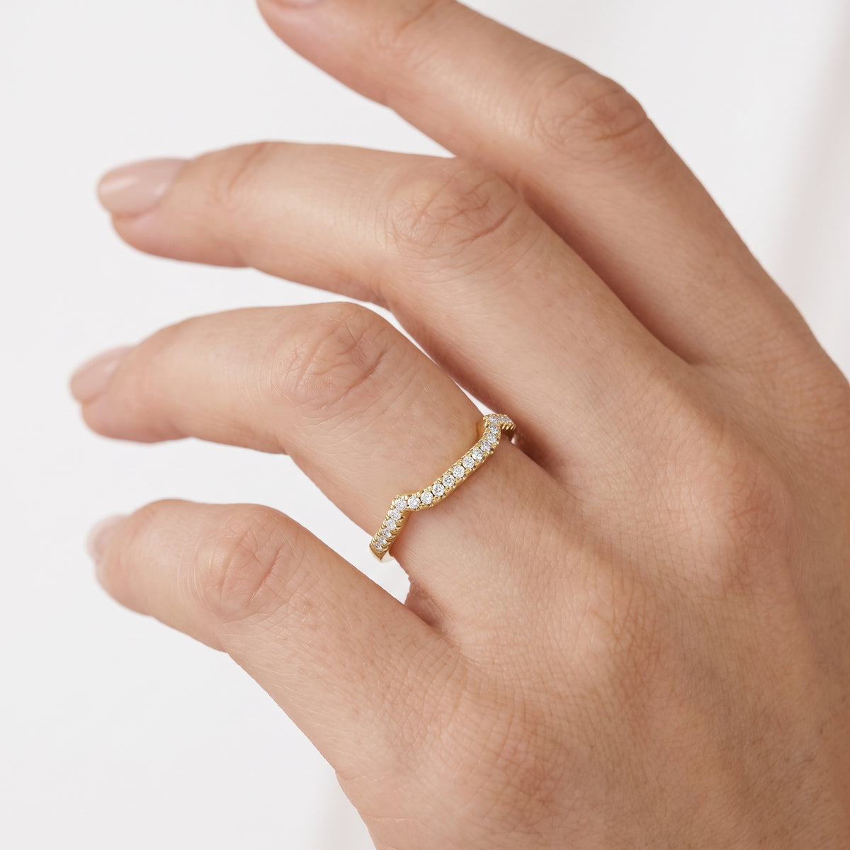 _lifestyle_image@SKU:W7494-LADR00015004Y #metal_10k-yellow-gold+origin_lab-grown+quality_g-si