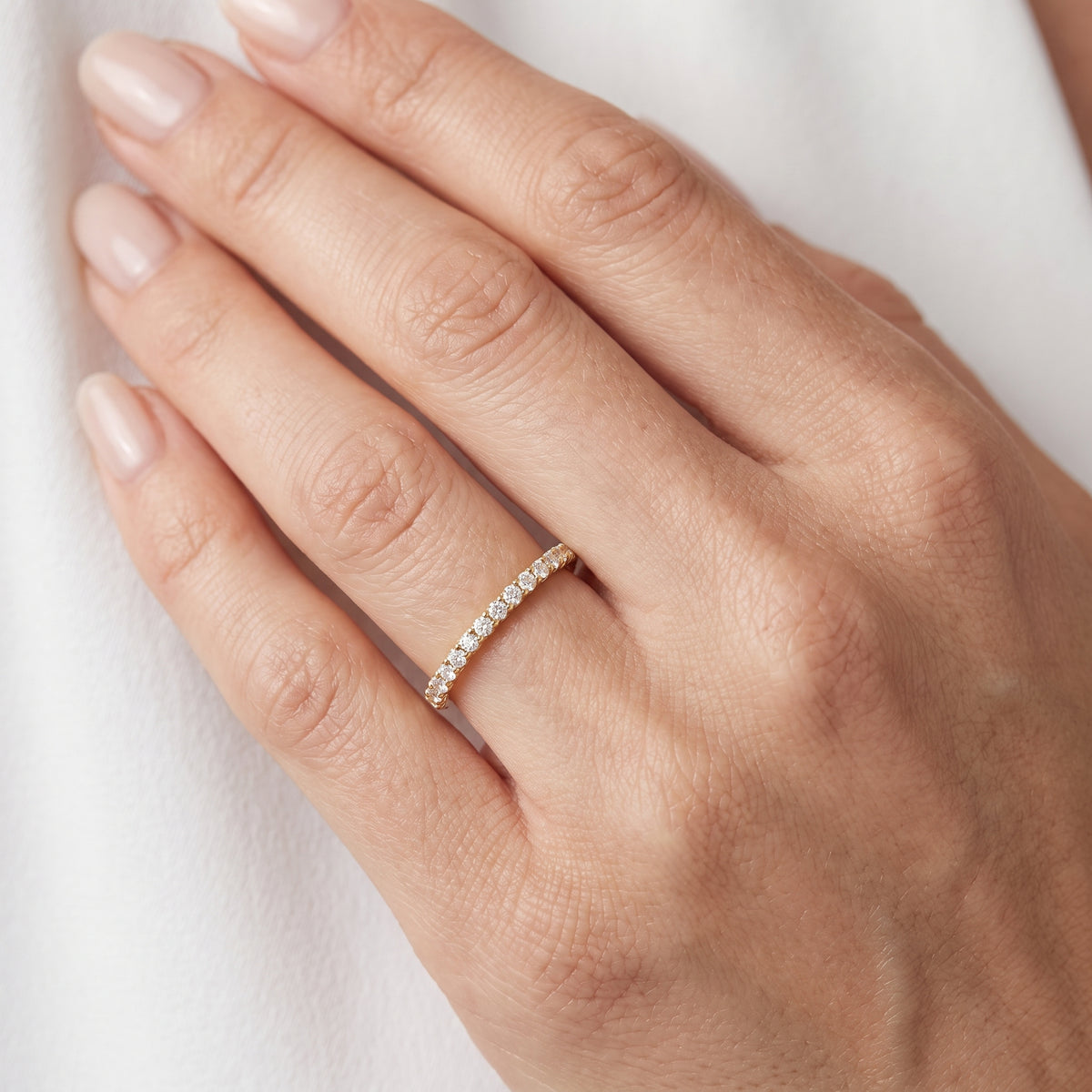 _lifestyle_image@SKU:W7604-LADR00180004Y #metal_10k-yellow-gold+origin_lab-grown+quality_g-si
