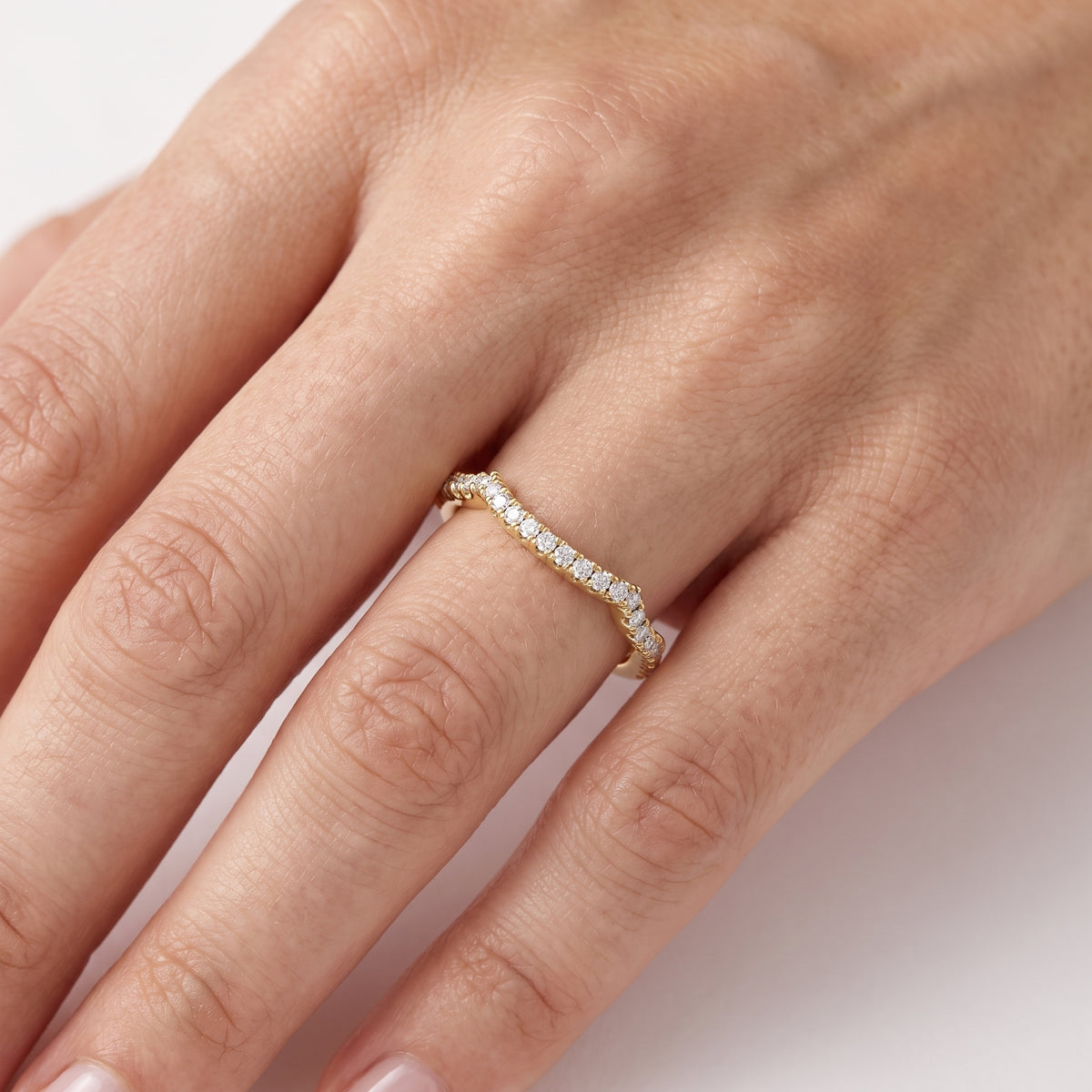 _lifestyle_image@SKU:W7669-LADR00160004Y #metal_10k-yellow-gold+origin_lab-grown+quality_g-si