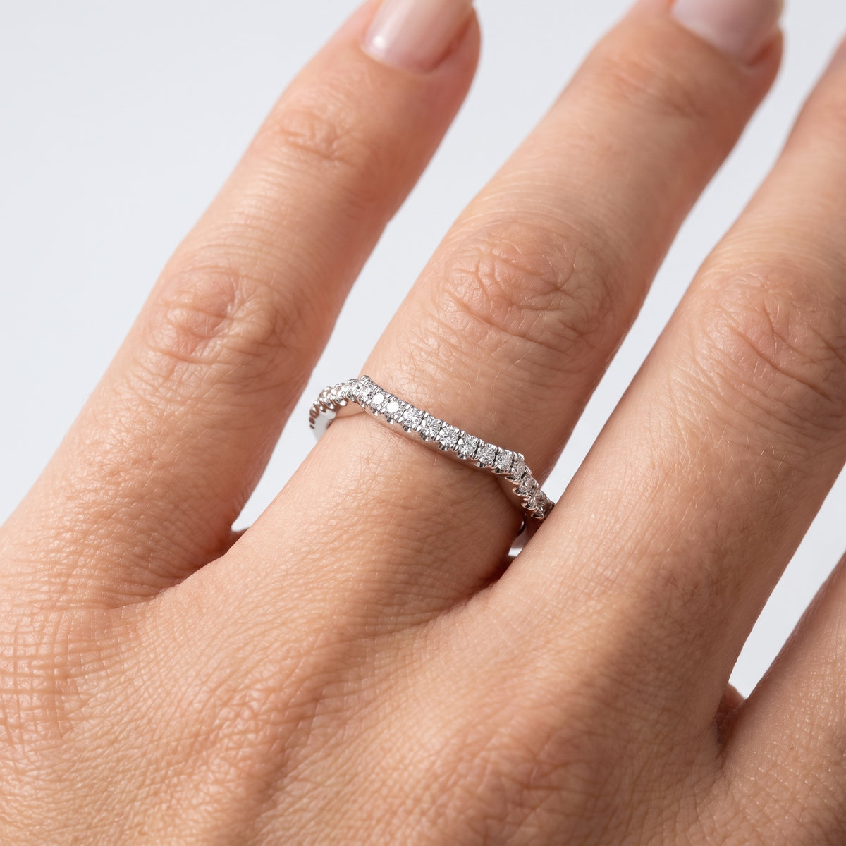 _lifestyle_image@SKU:W7669-NADR00160004W #metal_14k-white-gold+origin_lab-grown+quality_ef-vs2+