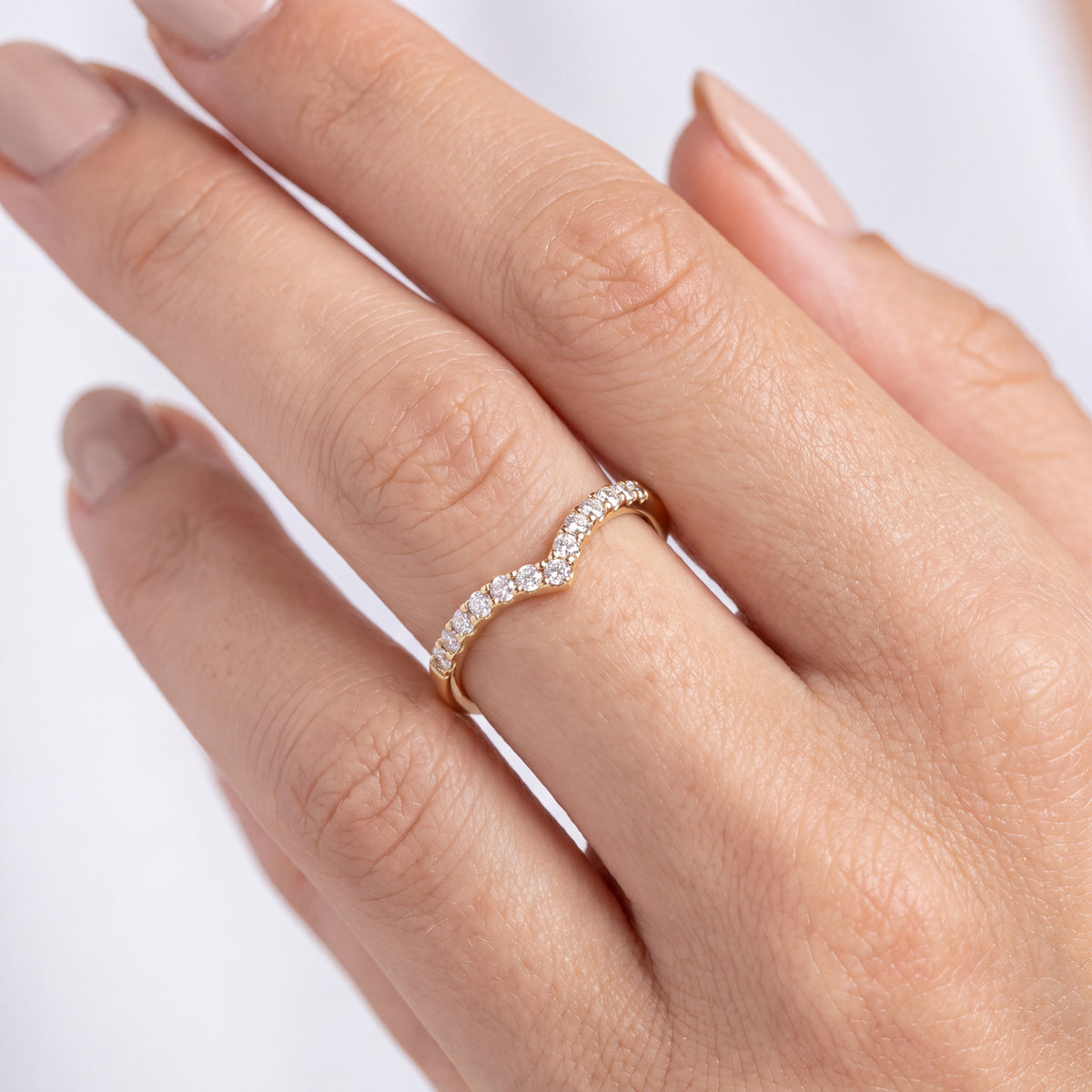 _lifestyle_image@SKU:W7707-LADR00300004Y #metal_10k-yellow-gold+origin_lab-grown+quality_g-si