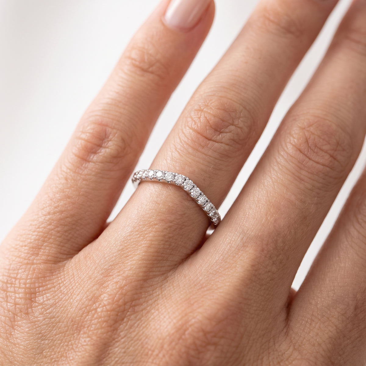 _lifestyle_image@SKU:W7707-NADR0030000PL #metal_platinum+origin_lab-grown+quality_ef-vs2+