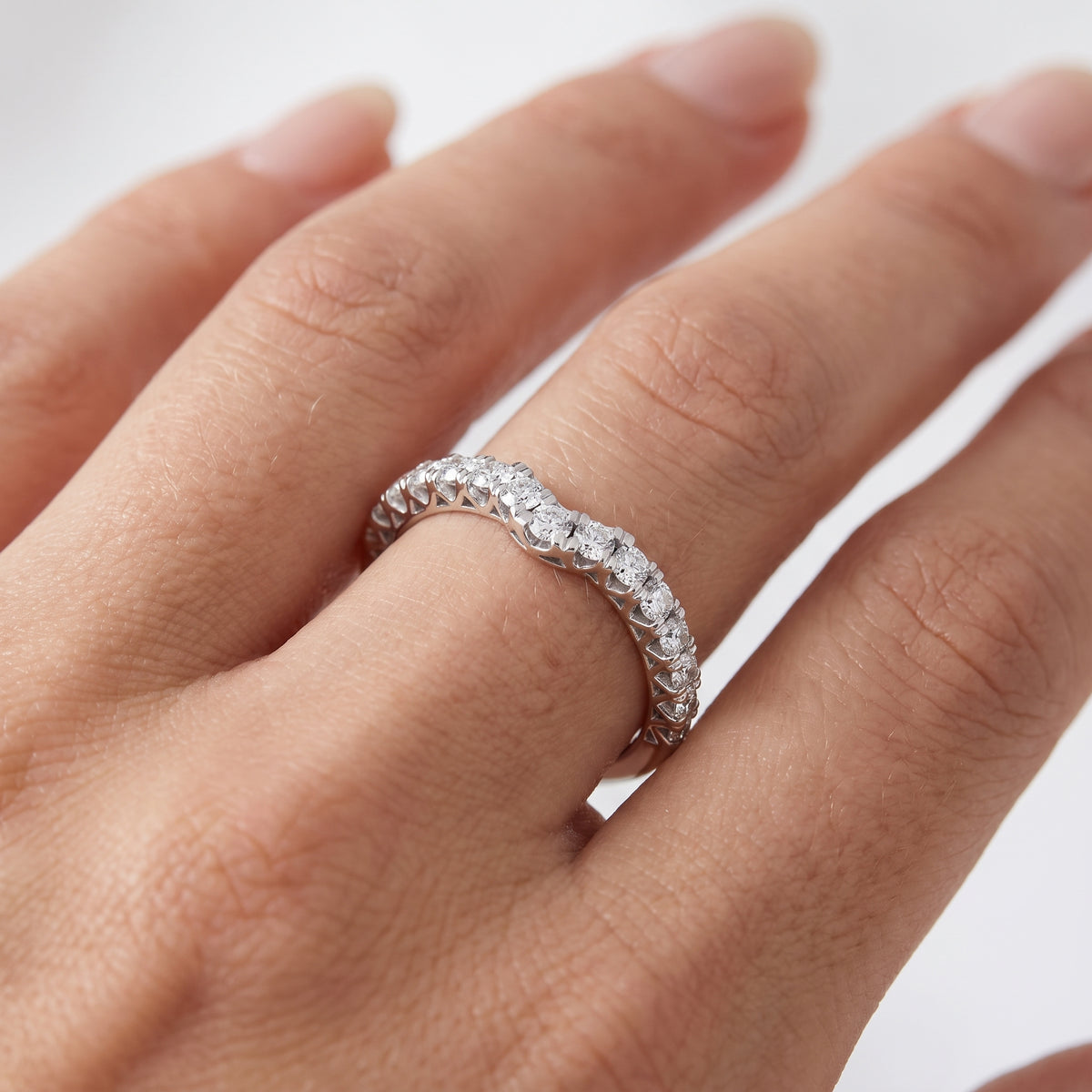_lifestyle_image@SKU:W7746-NADR0053000PL #metal_platinum+origin_lab-grown+quality_ef-vs2+