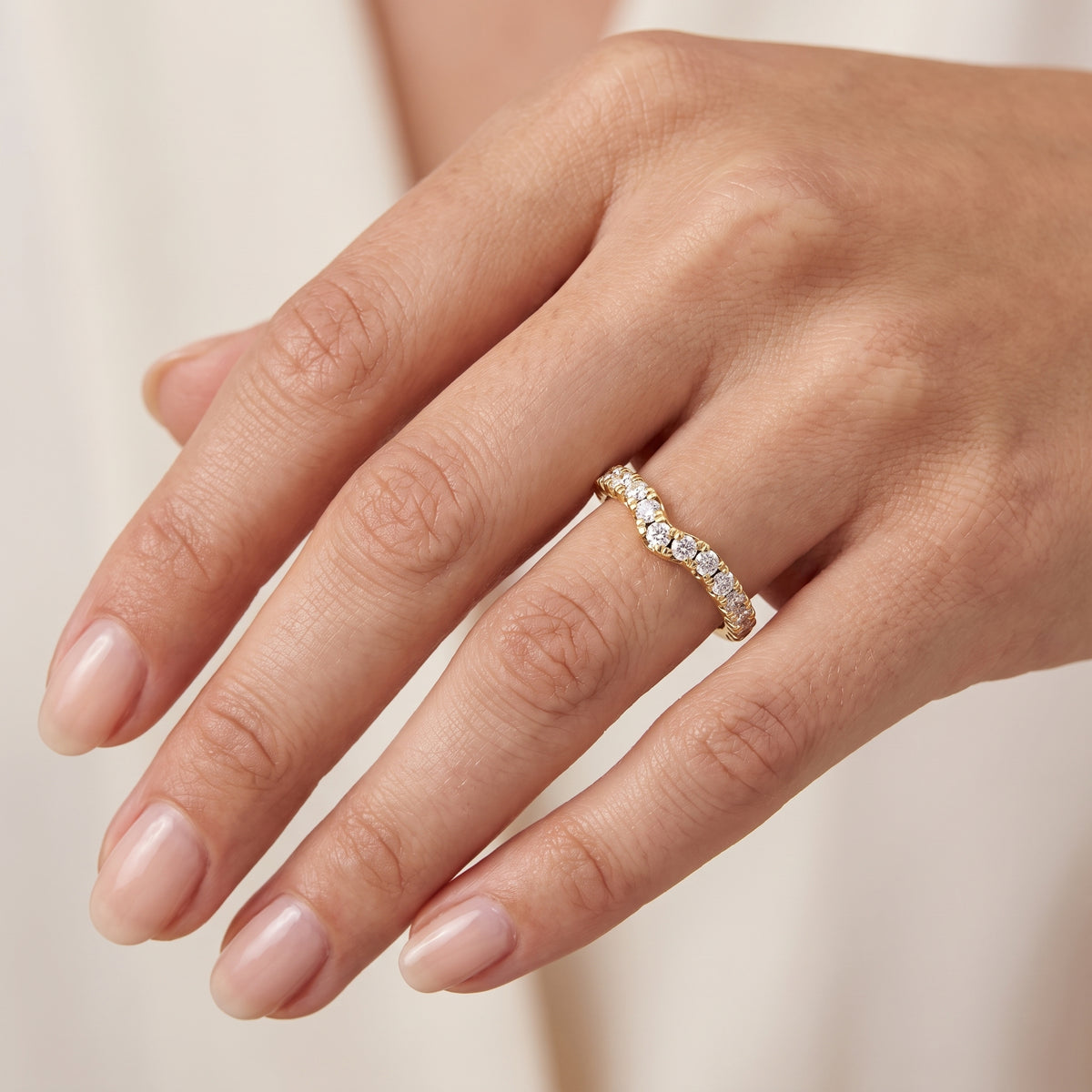 _lifestyle_image@SKU:W7746-LADR00530004Y #metal_10k-yellow-gold+origin_lab-grown+quality_g-si