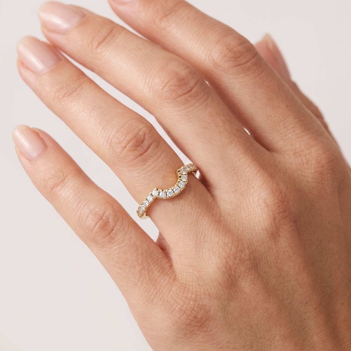 _lifestyle_image@SKU:W7748-LADR00190004Y #metal_10k-yellow-gold+origin_lab-grown+quality_g-si