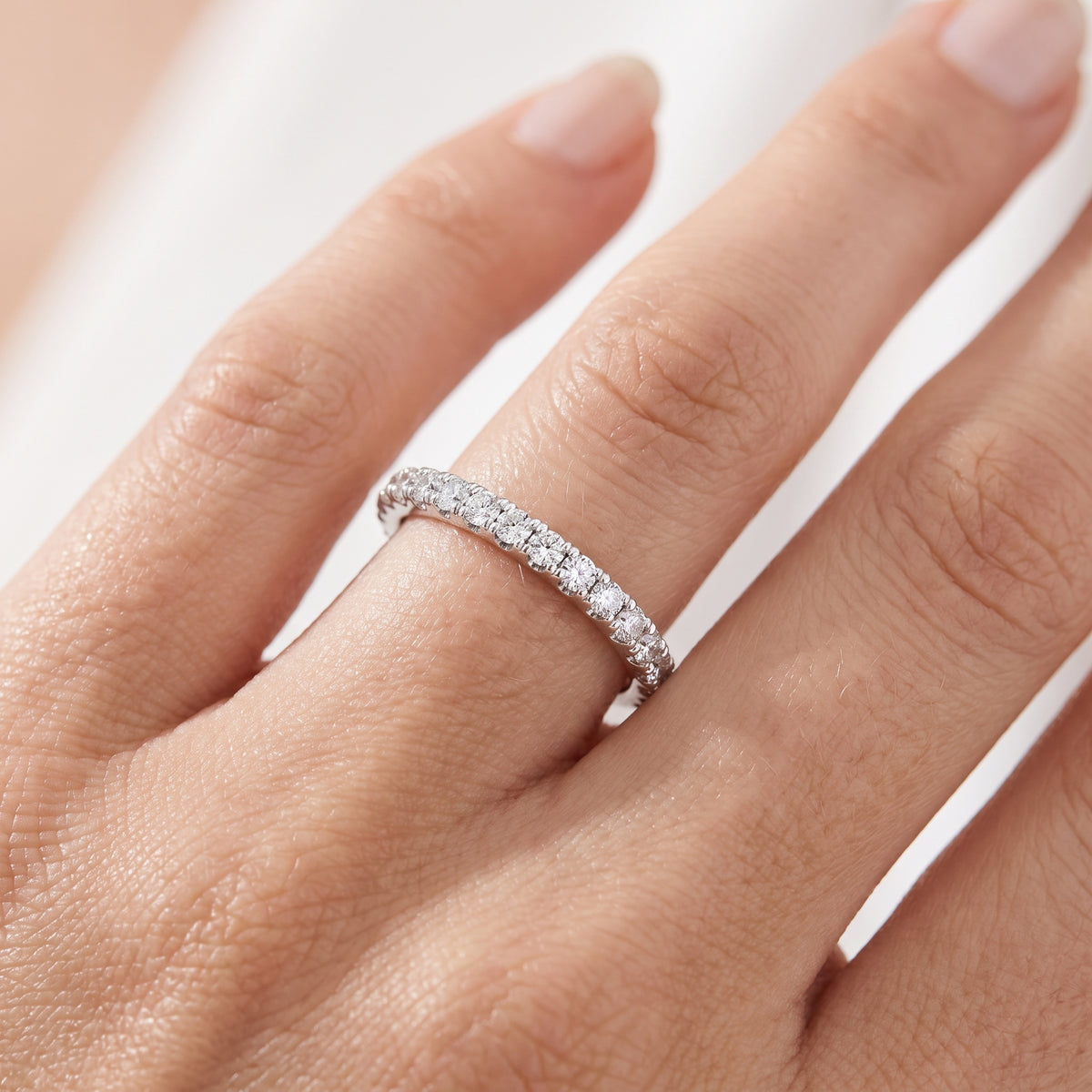 _lifestyle_image@SKU:W7847-NADR0023000PL #metal_platinum+origin_lab-grown+quality_ef-vs2+