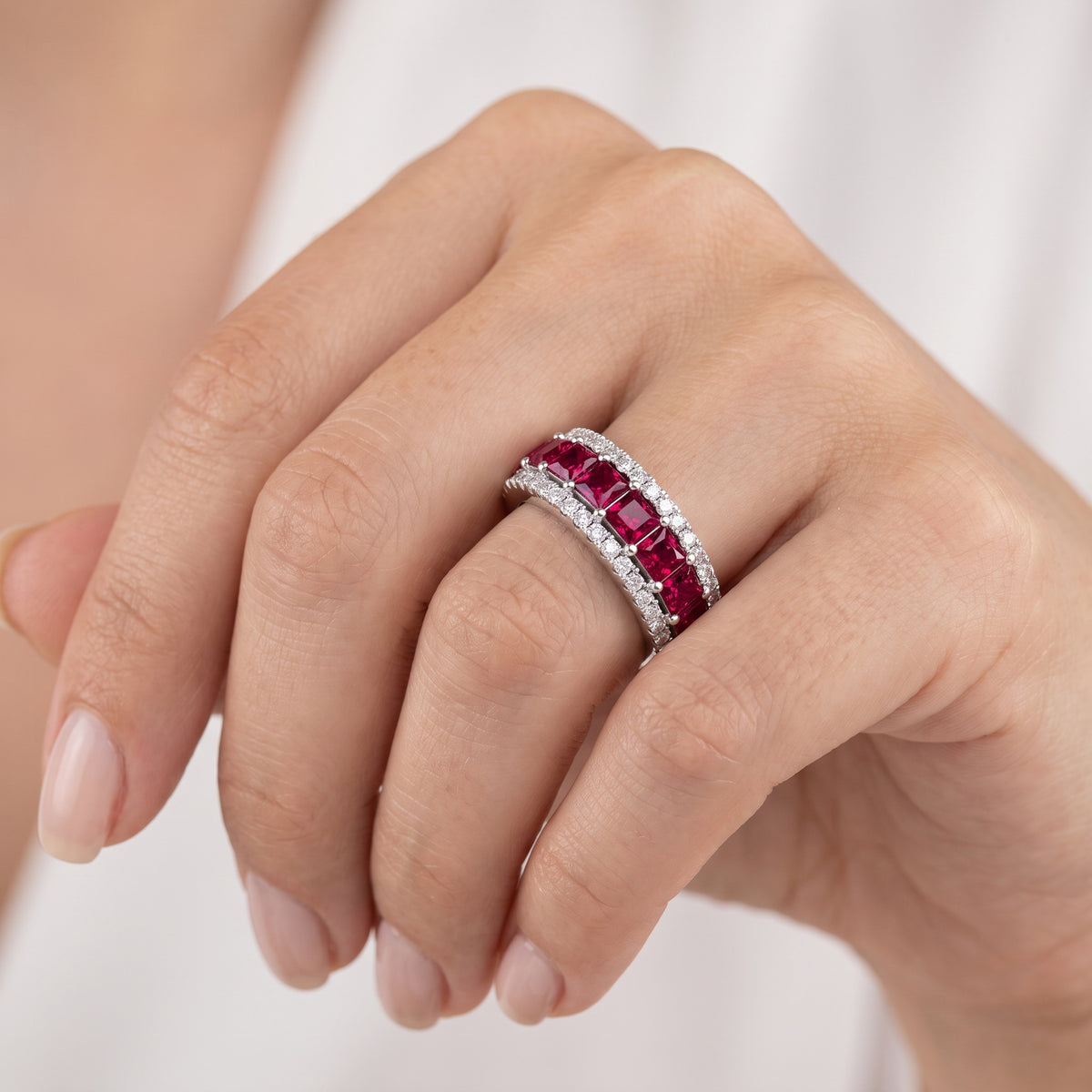 _lifestyle_image@SKU:WG156-LGRP01820004W #metal_10k-white-gold+origin_lab-created
