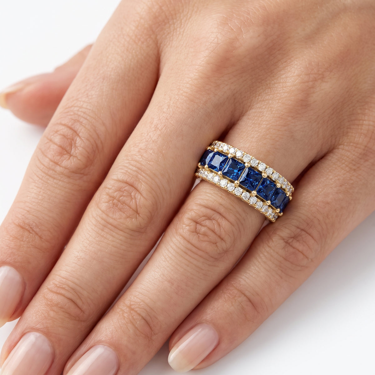 _lifestyle_image@SKU:WG156-NGSP01820004Y #metal_14k-yellow-gold+origin_lab-created