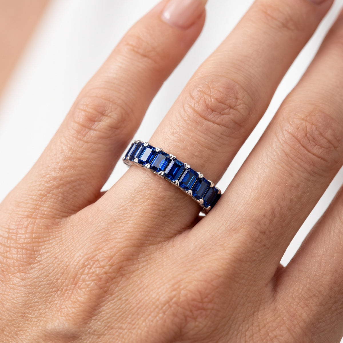 _lifestyle_image@SKU:WG539-LCSE0100000DW #metal_silver+origin_lab-created