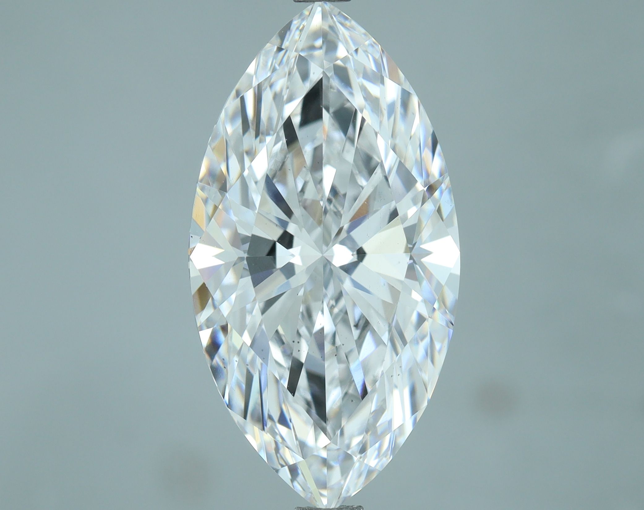 _roll_image@ #carat-weight_5+shape_marquise+quality_ef-vs2